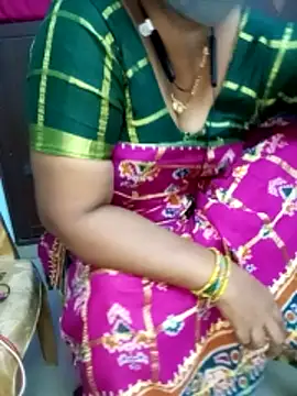 Snapshot of yours-kavaya chatting on October 2025 06:31:01 PM yours-kavaya online show from October 2025 06:31:01 PM