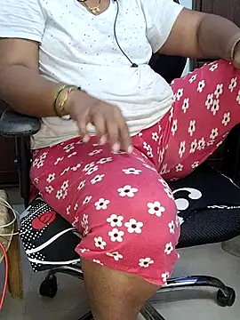 Snapshot of yours-kavaya chatting on November 2025 06:58:02 AM yours-kavaya online show from November 2025 06:58:02 AM