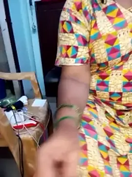 Snapshot of yours-kavaya chatting on November 2025 08:02:02 AM yours-kavaya online show from November 2025 08:02:02 AM