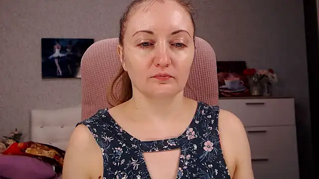 Snapshot of BettyFootFetish chatting on May 2026 10:52:02 PM BettyFootFetish online show from May 2026 10:52:02 PM