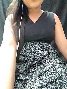 Snapshot of Roshni_98 chatting on June 2026 12:33:01 PM Roshni 98 online show from June 2026 12:33:01 PM