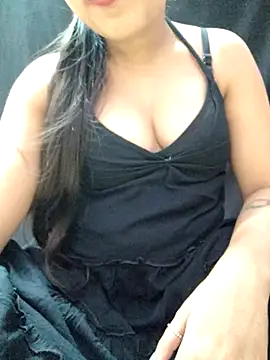 Snapshot of Roshni_98 chatting on July 2026 08:33:01 PM Roshni 98 online show from July 2026 08:33:01 PM