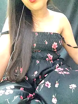 Snapshot of Roshni_98 chatting on July 2026 06:42:01 AM Roshni 98 online show from July 2026 06:42:01 AM