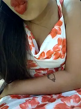 Snapshot of Roshni_98 chatting on July 2026 05:32:02 PM Roshni 98 online show from July 2026 05:32:02 PM