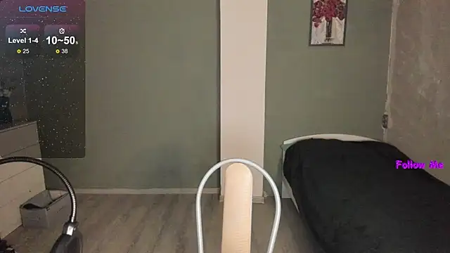 Snapshot of LeyylaStoone chatting on January 2025 02:28:02 AM LeyylaStoone online show from January 2025 02:28:02 AM