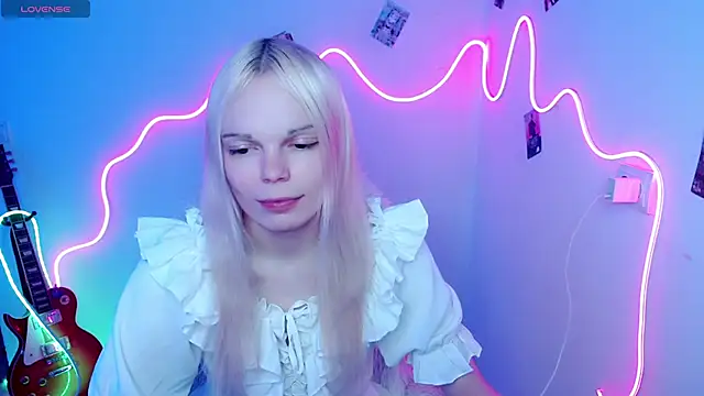 Emily Nyaffee online show from October 2025 06:45:02 PM