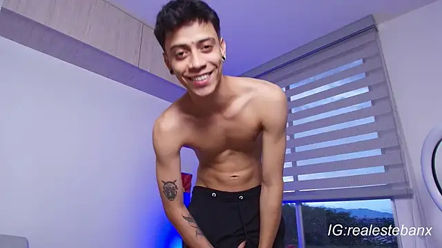 Esteban Knight online show from October 2025 10:32:02 PM