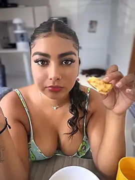 NatashaBrown12 online show from April 2026 02:48:02 PM