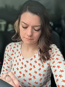 LadyLena1 online show from December 2024 04:25:01 PM