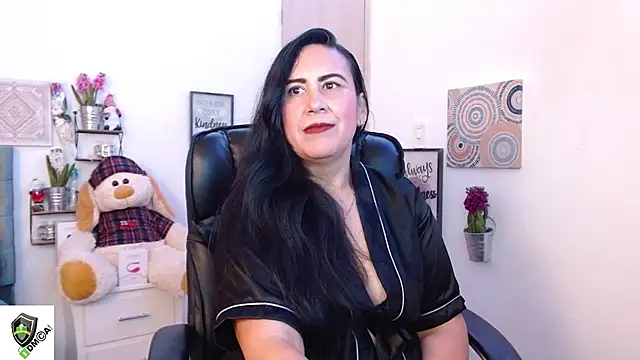 Snapshot of amalia_brunette chatting on December 2024 11:07:01 PM amalia brunette online show from December 2024 11:07:01 PM