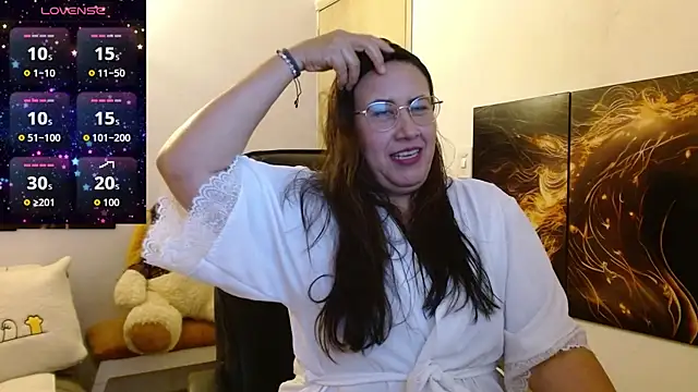 Snapshot of amalia_brunette chatting on November 2025 01:17:01 AM amalia brunette online show from November 2025 01:17:01 AM