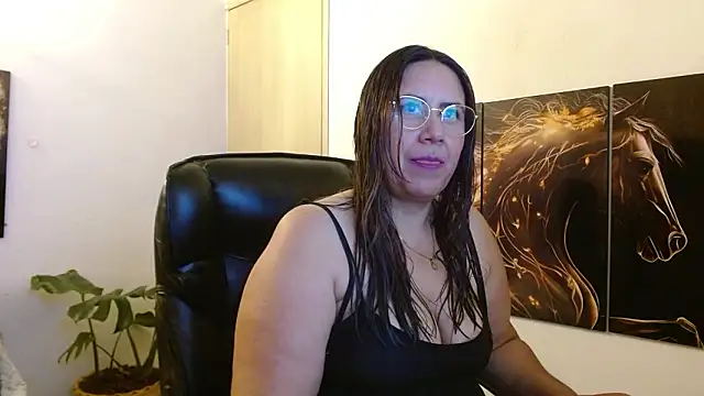 Snapshot of amalia_brunette chatting on March 2026 07:33:02 AM amalia brunette online show from March 2026 07:33:02 AM