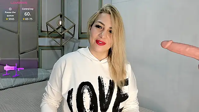 Snapshot of angel_vibes_ chatting on January 2025 10:29:02 AM angel vibes online show from January 2025 10:29:02 AM