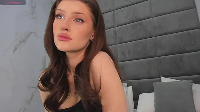 Snapshot of Skinny_Alice chatting on October 2025 01:25:01 AM Skinny Alice online show from October 2025 01:25:01 AM