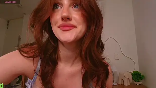 Snapshot of Skinny_Alice chatting on March 2026 11:32:01 PM Skinny Alice online show from March 2026 11:32:01 PM