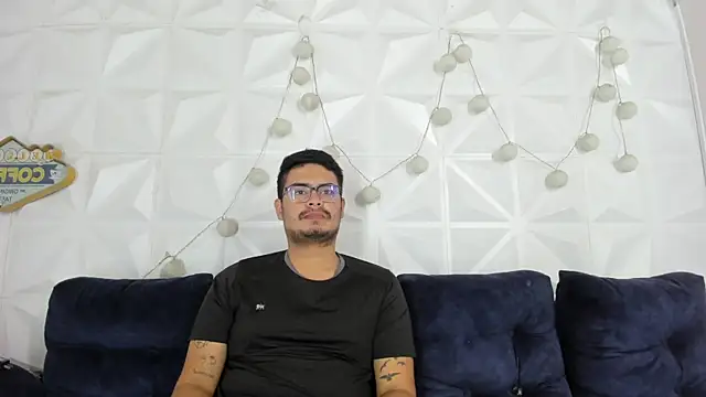 Snapshot of willy_colombia chatting on January 2025 08:17:01 PM willy colombia online show from January 2025 08:17:01 PM