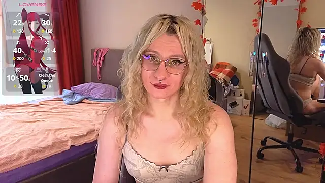 Lori Myaf online show from October 2025 02:14:01 PM