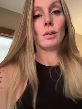 Snapshot of ItsDanniG chatting on December 2024 06:39:02 PM ItsDanniG online show from December 2024 06:39:02 PM