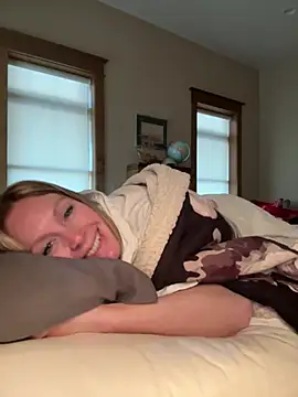 Snapshot of ItsDanniG chatting on December 2024 03:04:01 PM ItsDanniG online show from December 2024 03:04:01 PM