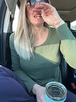 Snapshot of ItsDanniG chatting on January 2025 05:02:01 PM ItsDanniG online show from January 2025 05:02:01 PM