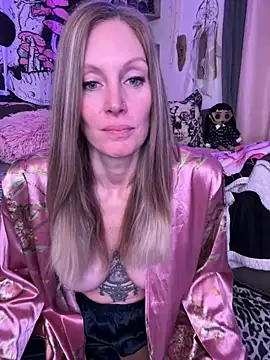 Snapshot of ItsDanniG chatting on February 2025 05:11:02 PM ItsDanniG online show from February 2025 05:11:02 PM