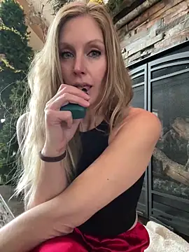 Snapshot of ItsDanniG chatting on March 2025 07:27:01 PM ItsDanniG online show from March 2025 07:27:01 PM