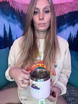 Snapshot of ItsDanniG chatting on October 2025 05:46:01 PM ItsDanniG online show from October 2025 05:46:01 PM