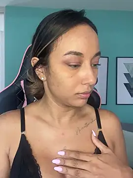 Snapshot of DianaHopson chatting on January 2025 06:02:01 PM DianaHopson online show from January 2025 06:02:01 PM