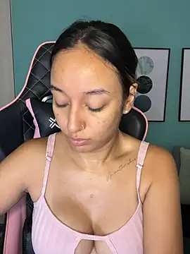 Snapshot of DianaHopson chatting on January 2025 11:12:02 AM DianaHopson online show from January 2025 11:12:02 AM