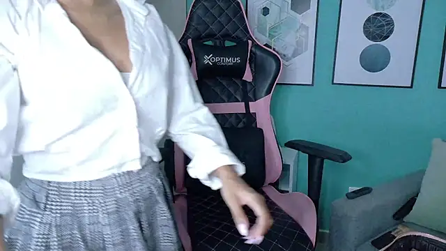 Snapshot of DianaHopson chatting on January 2025 10:22:01 AM DianaHopson online show from January 2025 10:22:01 AM