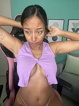 Snapshot of DianaHopson chatting on January 2025 12:10:01 PM DianaHopson online show from January 2025 12:10:01 PM