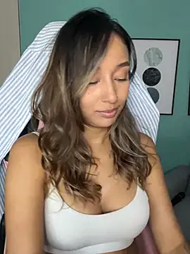 Snapshot of DianaHopson chatting on January 2025 02:45:02 AM DianaHopson online show from January 2025 02:45:02 AM