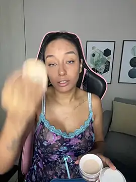 Snapshot of DianaHopson chatting on January 2025 11:13:02 AM DianaHopson online show from January 2025 11:13:02 AM