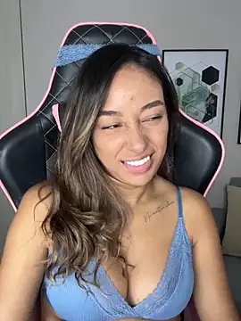 Snapshot of DianaHopson chatting on January 2025 11:24:01 PM DianaHopson online show from January 2025 11:24:01 PM