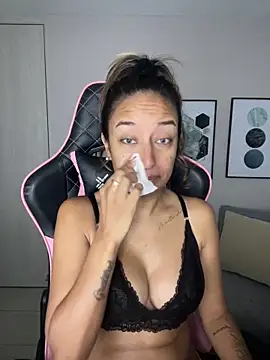 Snapshot of DianaHopson chatting on February 2025 12:02:02 PM DianaHopson online show from February 2025 12:02:02 PM