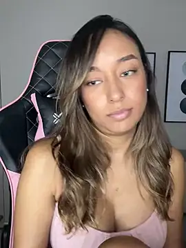 Snapshot of DianaHopson chatting on February 2025 12:33:01 PM DianaHopson online show from February 2025 12:33:01 PM