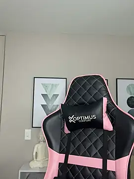 Snapshot of DianaHopson chatting on February 2025 12:38:02 PM DianaHopson online show from February 2025 12:38:02 PM