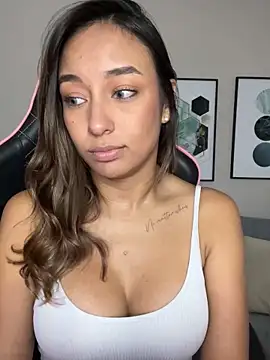 Snapshot of DianaHopson chatting on February 2025 12:37:01 PM DianaHopson online show from February 2025 12:37:01 PM