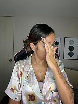 Snapshot of DianaHopson chatting on February 2025 10:19:01 AM DianaHopson online show from February 2025 10:19:01 AM