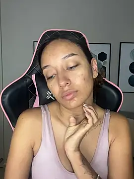 Snapshot of DianaHopson chatting on February 2025 10:29:01 AM DianaHopson online show from February 2025 10:29:01 AM