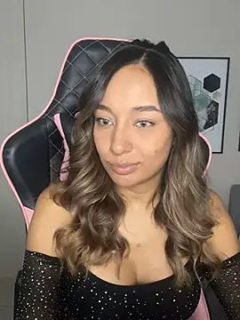 Snapshot of DianaHopson chatting on February 2025 12:17:01 AM DianaHopson online show from February 2025 12:17:01 AM