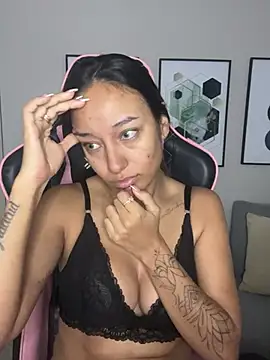 Snapshot of DianaHopson chatting on February 2025 11:04:01 AM DianaHopson online show from February 2025 11:04:01 AM