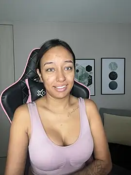 Snapshot of DianaHopson chatting on February 2025 10:35:01 AM DianaHopson online show from February 2025 10:35:01 AM