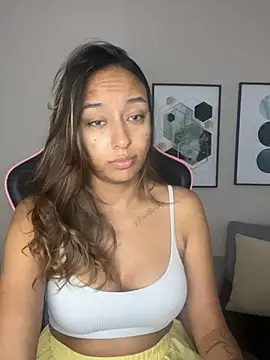 Snapshot of DianaHopson chatting on February 2025 10:37:01 PM DianaHopson online show from February 2025 10:37:01 PM