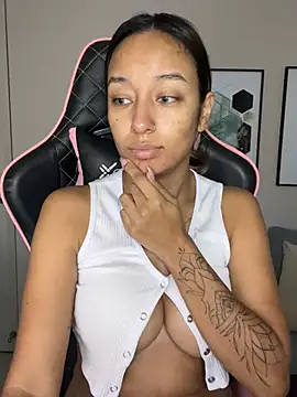 Snapshot of DianaHopson chatting on February 2025 10:16:02 AM DianaHopson online show from February 2025 10:16:02 AM