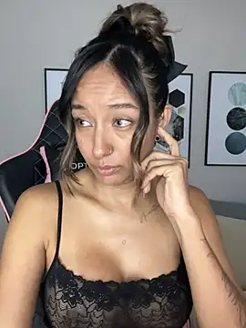 Snapshot of DianaHopson chatting on February 2025 12:57:02 PM DianaHopson online show from February 2025 12:57:02 PM