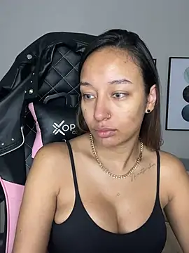 Snapshot of DianaHopson chatting on February 2025 10:28:02 AM DianaHopson online show from February 2025 10:28:02 AM