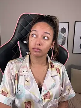 Snapshot of DianaHopson chatting on February 2025 10:36:02 AM DianaHopson online show from February 2025 10:36:02 AM