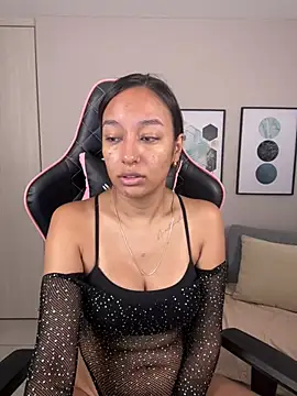 Snapshot of DianaHopson chatting on February 2025 09:47:01 AM DianaHopson online show from February 2025 09:47:01 AM