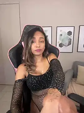 Snapshot of DianaHopson chatting on February 2025 12:52:02 PM DianaHopson online show from February 2025 12:52:02 PM